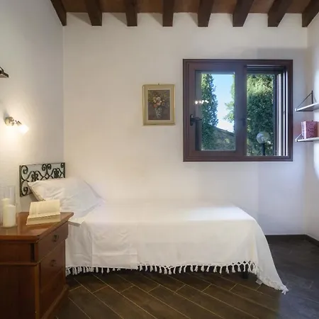 Podere Caprarecce 8, Emma Cana