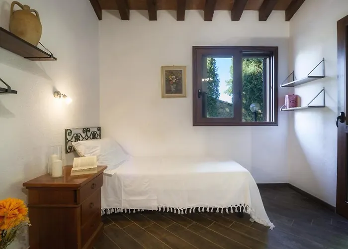 Podere Caprarecce 8, Emma Cana